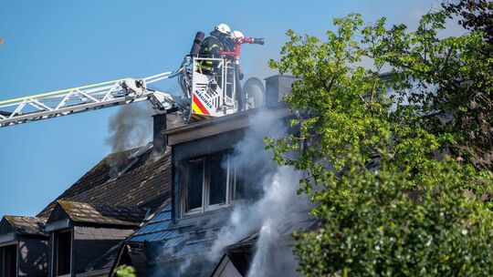 Zwei Wohnhäuser in Trier in Flammen
