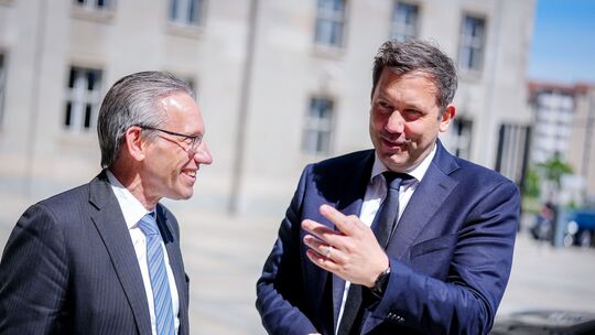 Neue Bundesregierung nimmt Arbeit auf