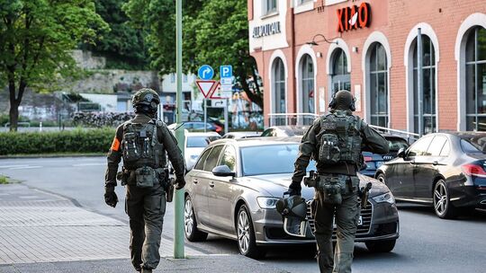 SEK durchsucht Wohnung in Hagen