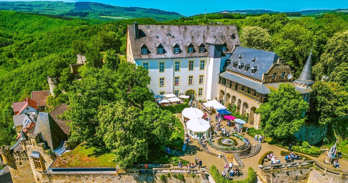 Andrang auf Schloss Dhaun: Romantisches Gartenfest zieht mehr als 3000 ...