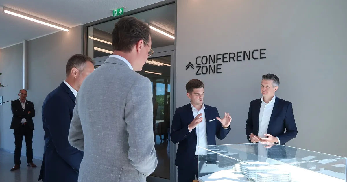 Wüst zu Besuch bei Neurologiq: Betzdorfer KI-Unternehmer überzeugt ...