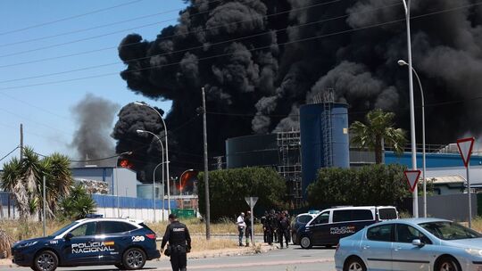 Chemie-Explosion: 77.000 Spanier sollen nicht ins Freie