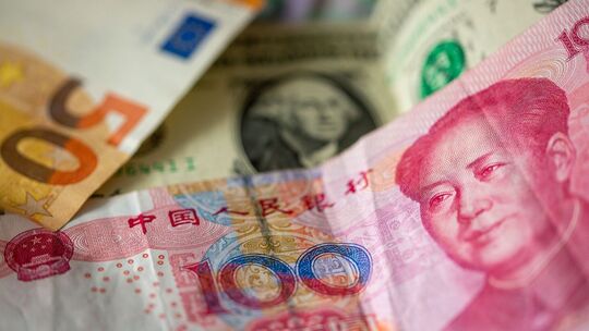 Chinesische Yuan, US-Dollar und Euro