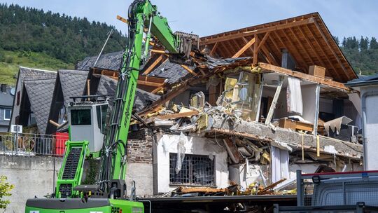 Nach Hoteleinsturz in Kröv - Abrissarbeiten