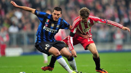 Lúcio (l) und Thomas Müller