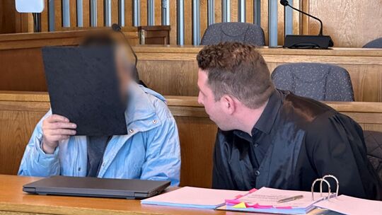 Angeklagter schweigt zum Prozessauftakt