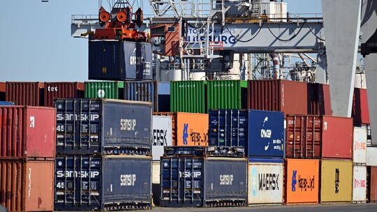 Container im Duisburger Hafen
