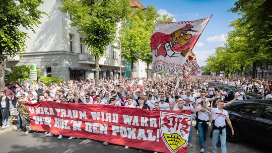 Arminia Bielefeld - VfB Stuttgart - Fanmarsch Stuttgart