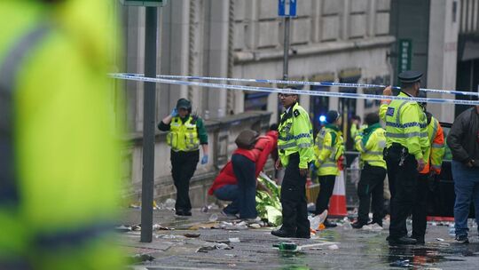 Siegerparade in Liverpool - Auto fährt in Menschenmenge