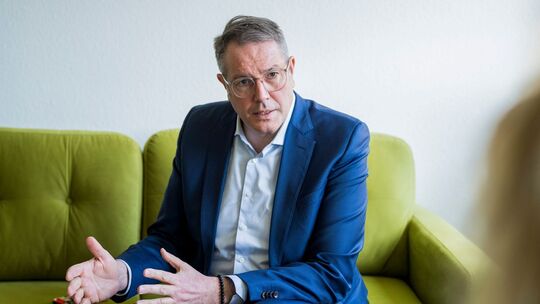 Ministerpräsident von Rheinland-Pfalz auf dem „Grünen Sofa“