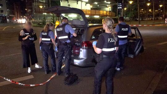 Verdächtiger flieht vor Polizei - Schüsse aus Dienstwaffe