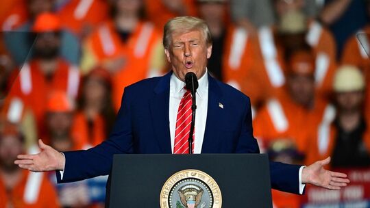 US-Präsident Trump besucht Stahlwerk