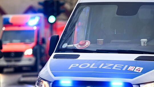 Polizei und Krankenwagen, Symbolbild