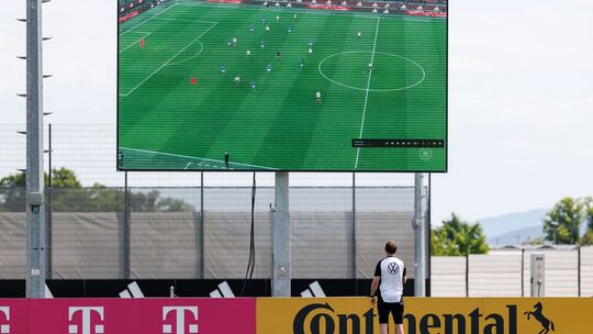 Training Fußball Nationalmannschaft Männer