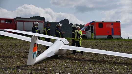 Segelflieger auf dem Feld