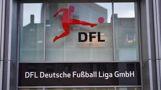Deutsche Fußball Liga GmbH DFL - Zentrale mit Logo Deutsche Fußball Liga GmbH DFL - Zentrale mit Logo