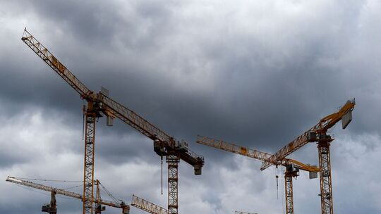 Kräne auf einer Baustelle
