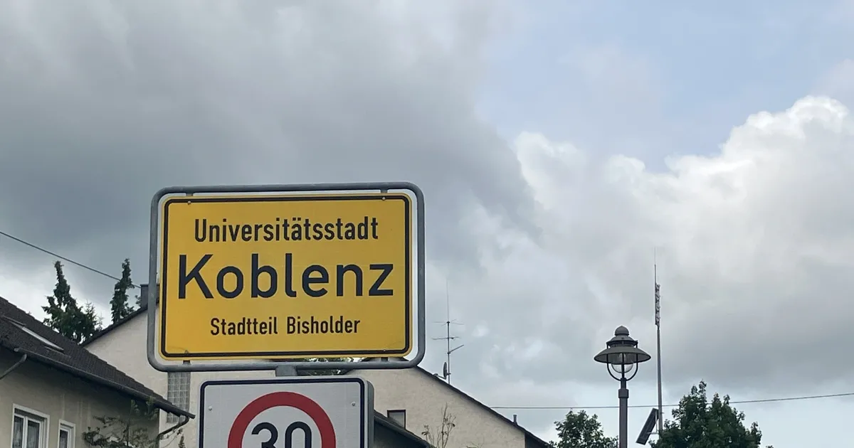 Unfall an Pfingsten: Segelflieger muss auf Koblenzer Garagendach notlanden