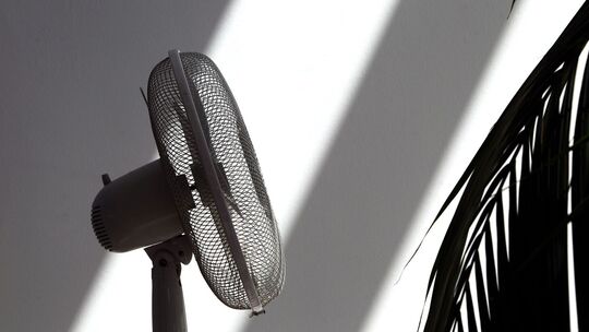 Ein Ventilator in einem Zimmer