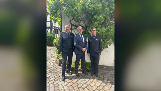 Von links: EPHK Heiko Schmitz, Polizeipräsident Jürgen Süs, PHK Oliver Reichert Von links: EPHK Heiko Schmitz, Polizeipräsident Jürgen Süs, PHK Oliver Reichert