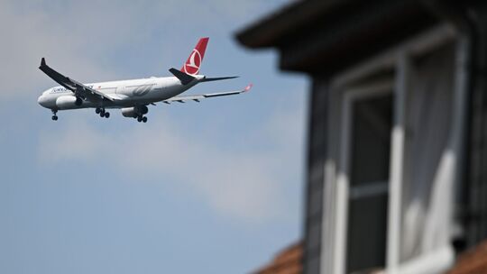 Flugzeug über Neu-Isenburg