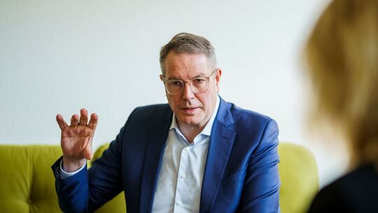 Ministerpräsident von Rheinland-Pfalz auf dem „Grünen Sofa“
