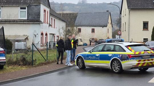 Jugendamtsmitarbeiter mit Messer angriffen