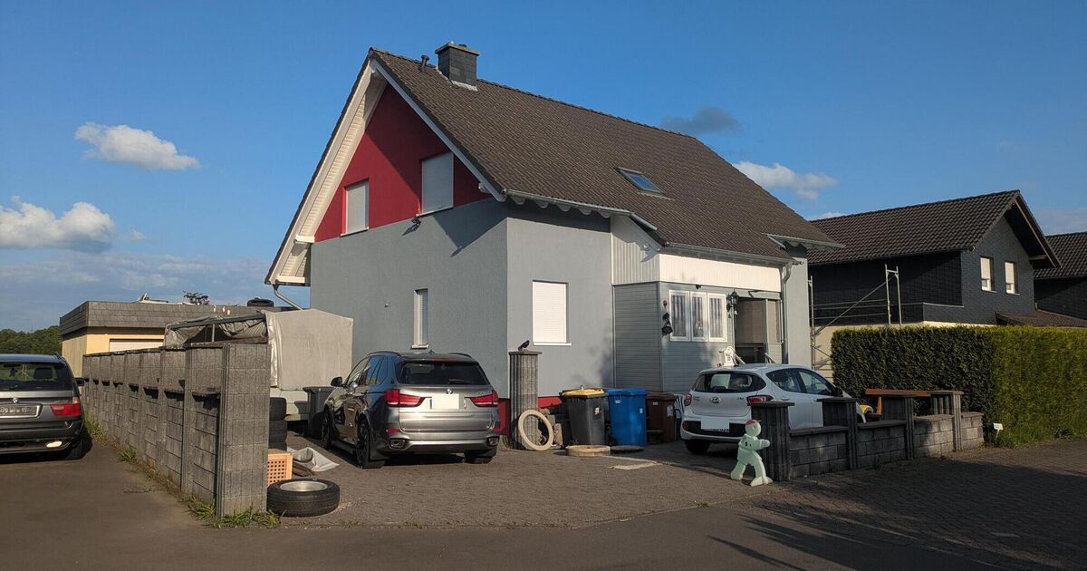 Zurück zur Normalität?: Nach Dreifachmord: Warum das Haus in Elkenroth ...