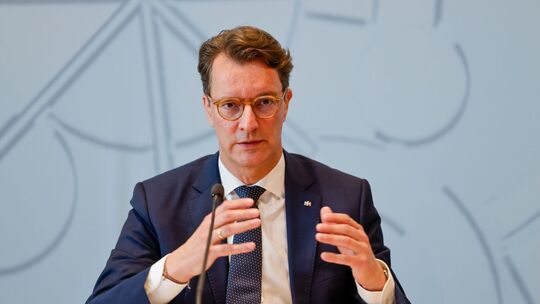 NRW-Ministerpräsident Hendrik Wüst bei Pressegespräch