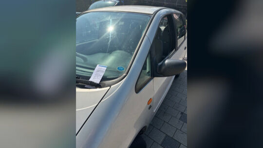 An mehreren betroffenen Fahrzeugen wurden Präventionsflyer hinterlegt.
