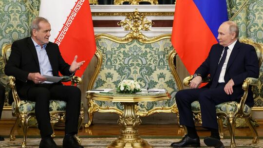 Kremlchef Putin und Irans Präsident Peseschkian