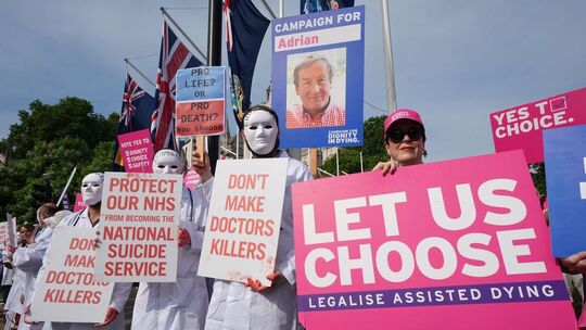 Demonstrationen zum Gesetzentwurf zur Sterbehilfe in London