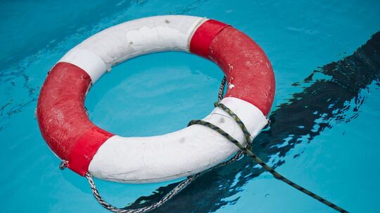 Rettungsring im Freibad