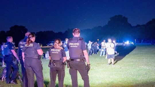 Schlägerei nach Messerangriff im Hamburger Stadtpark