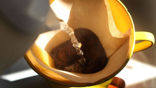 Filterkaffee wird aufgegossen