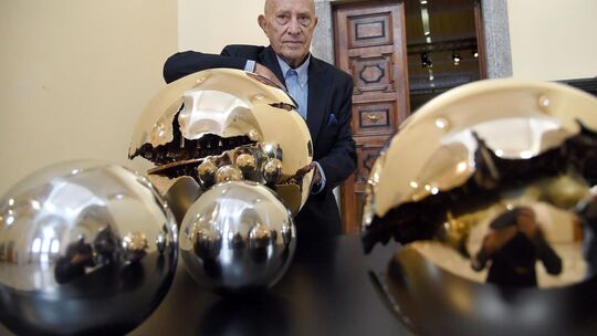 Bildhauer Arnaldo Pomodoro