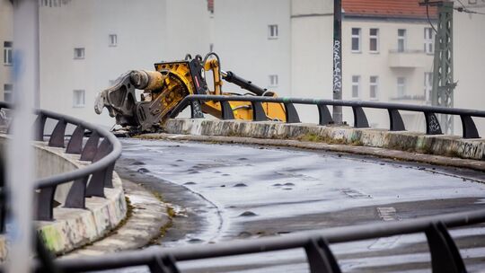 Abriss der Ringbahnbrücke in Berlin