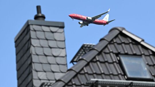Flugzeug über Neu-Isenburg