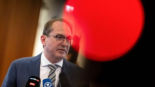 Bundesinnenminister Alexander Dobrindt (Archivbild)