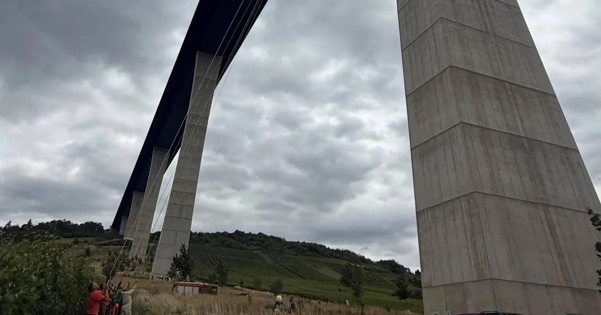 Sie hing in 70 Metern Höhe: So lief die Rettungsaktion am ...