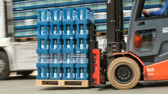 Verladung von Mineralwasser