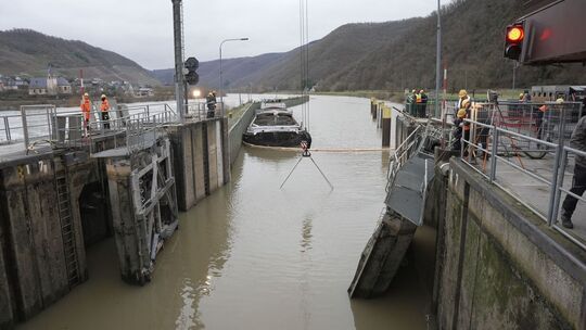 Lage nach dem Schleusen-Crash an der Mosel
