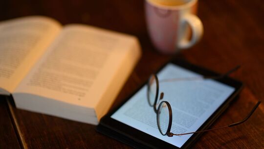 Illustration - Bücher lesen