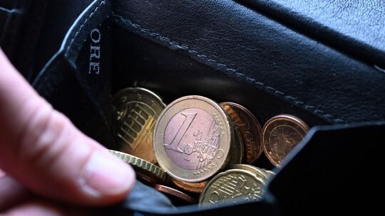 Münzen in einer Brieftasche