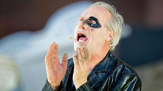 Schauspieler Koch als Hagen bei der Fotoprobe