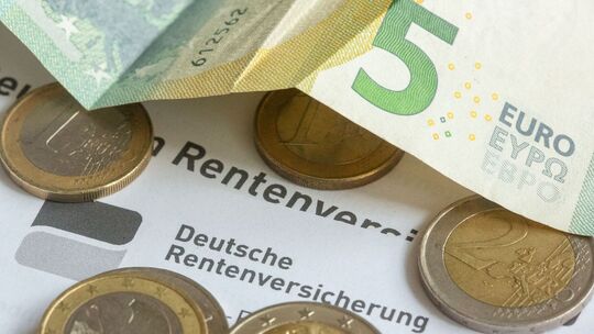 Jeder Vierte nach 45 Jahren unter 1.300 Euro Rente Jeder Vierte nach 45 Jahren unter 1.300 Euro Rente