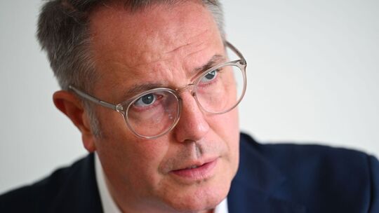 Ministerpräsident Schweitzer