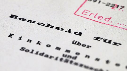 Ein Steuerbescheid über Einkommensteuer und Solidaritätszuschlag