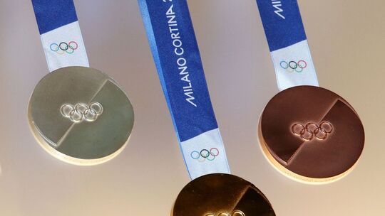 Medaillen für die olympischen Winterspiele und Paralympics 2026