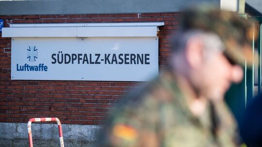 Pistorius wird beim Besuch von Generalinspekteur Breuer begleitet